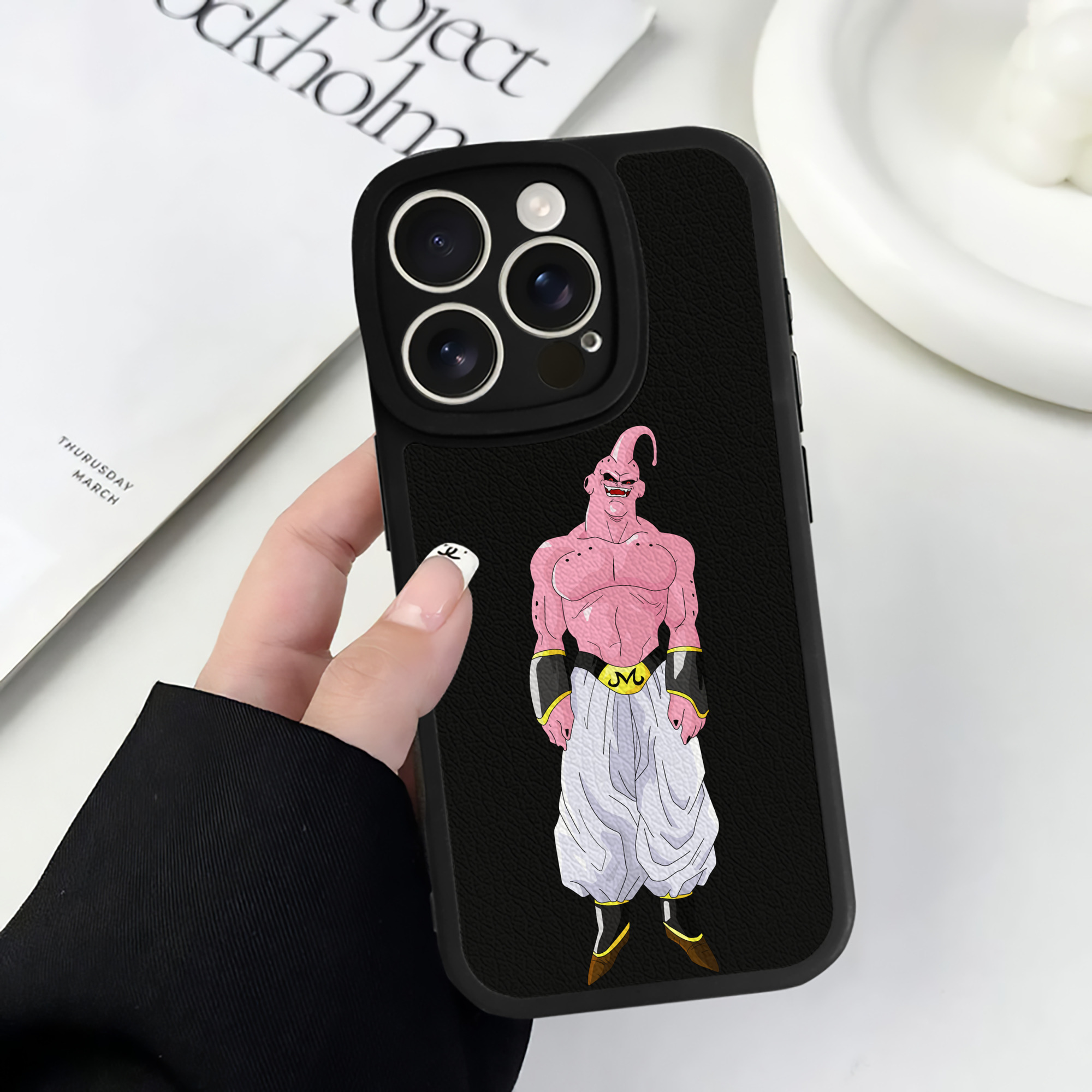 （画像用） ドラゴンボール 魔人ブウ DRAGON BALL Majin Buu 【iPhone 16シリーズ対応】シリコンスマホケース（レザー調） 材質：シリコン